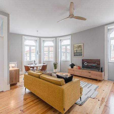 Guestready - Colorful Apt Near Agosto Station Порто Екстериор снимка