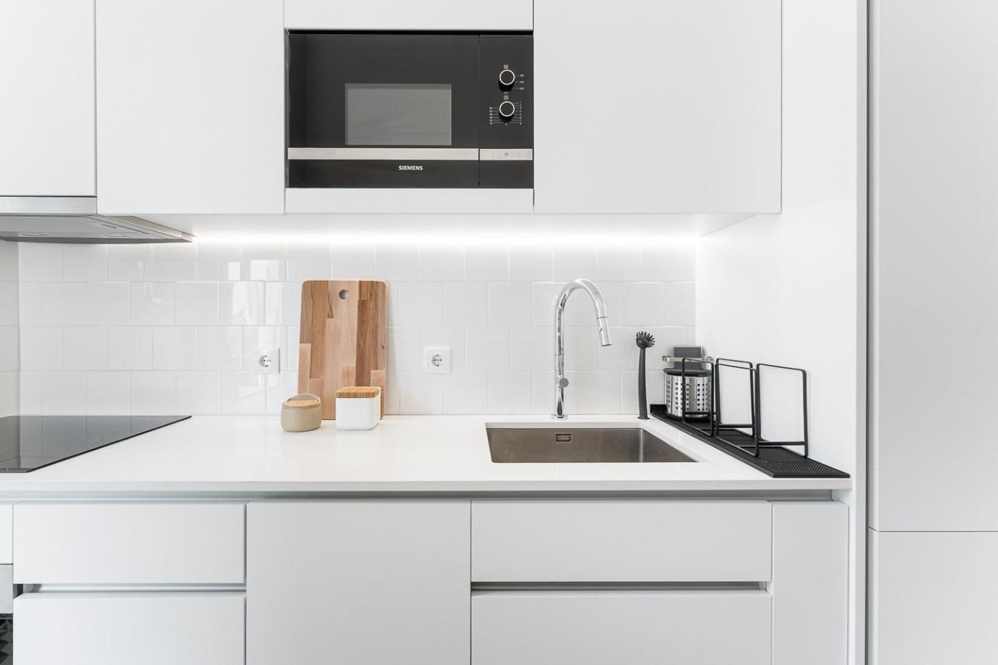 Guestready - Colorful Apt Near Agosto Station Порто Екстериор снимка