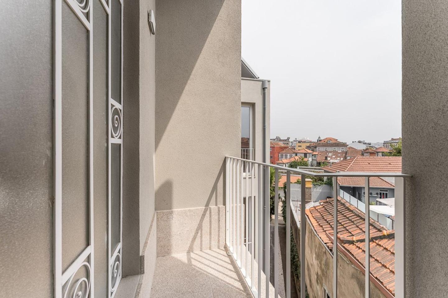 Guestready - Colorful Apt Near Agosto Station Порто Екстериор снимка