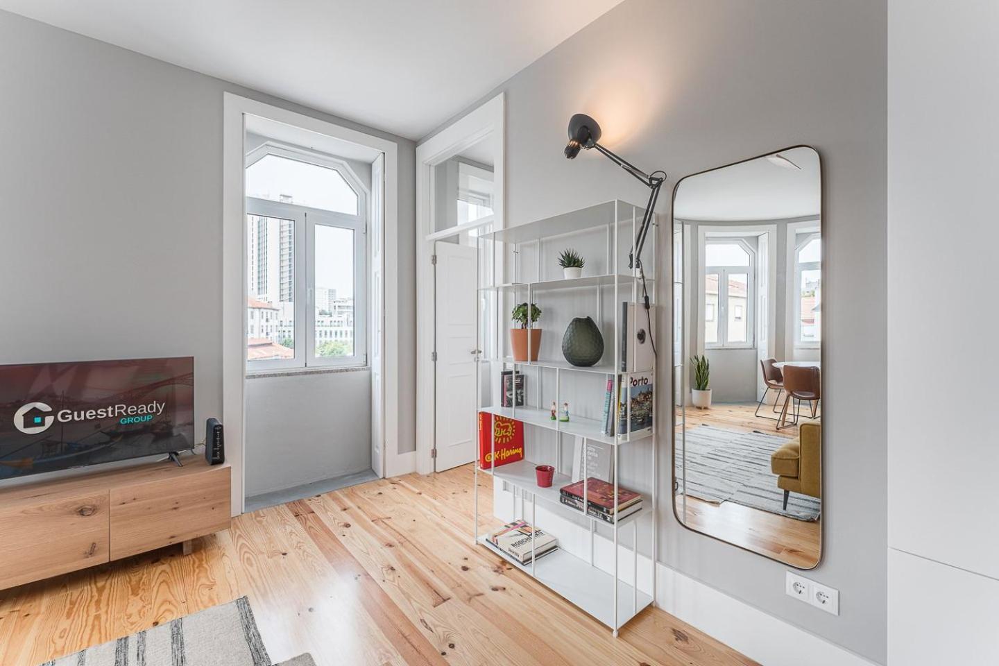 Guestready - Colorful Apt Near Agosto Station Порто Екстериор снимка